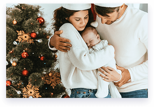 Ehepaar mit einem Baby: Weihnachtsgeld in Elternzeit